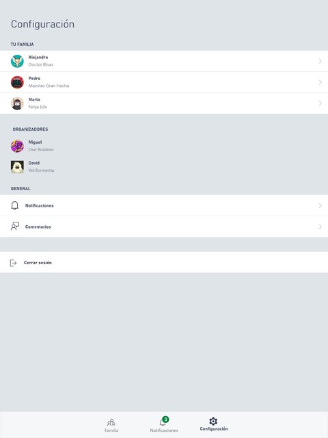 Pantalla de la app Xbox Family Settings mostrando la lista de cuentas infantiles de la familia