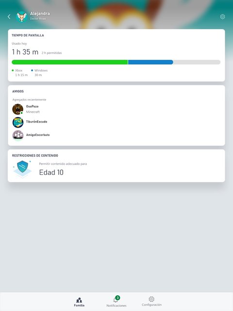Pantalla de la app Xbox Family Settings mostrando restricciones de contenido por edad y resumen de la cuenta